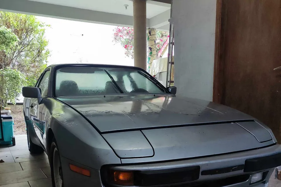 Porsche 944